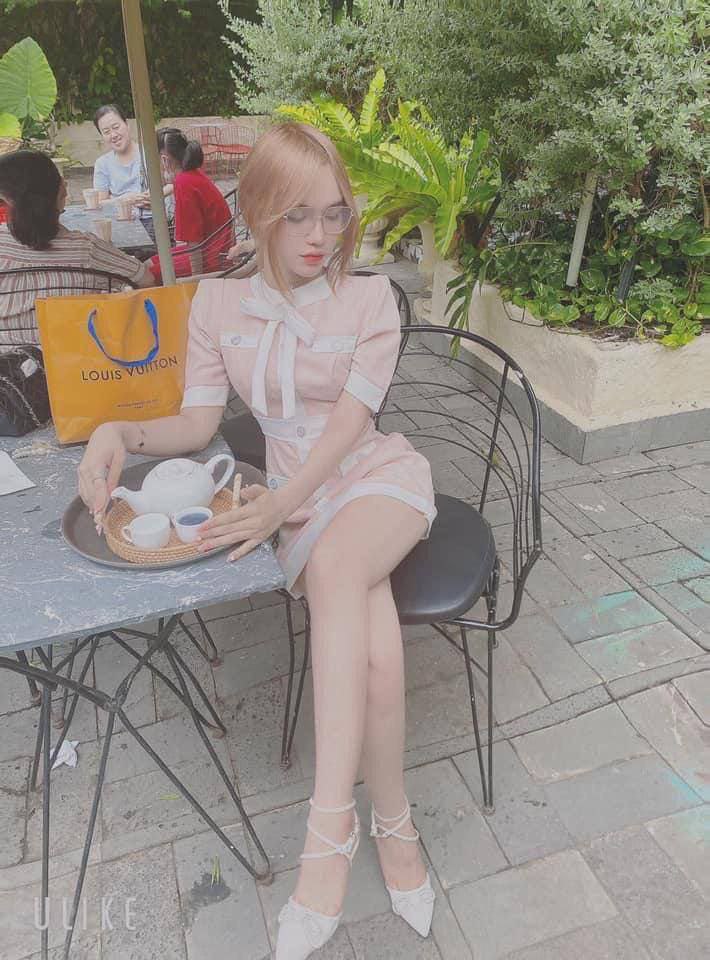 Địt vào lồn gái xinh vú bự